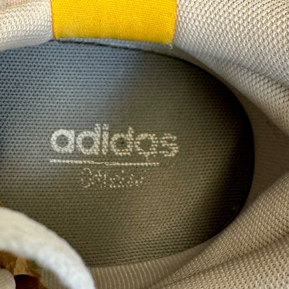 Adidas-Retrorun running sneakers from Finish Line in pink and white.Size 9 - Picture 6 of 12